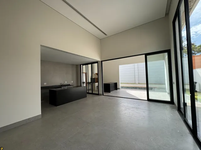 Imagem 14: Casa de luxo em condomínio à venda em Uberlândia-MG, Granja Marileusa: 4 quartos, 3