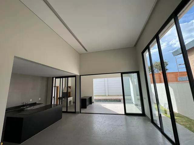 Imagem 5: Casa de luxo em condomínio à venda em Uberlândia-MG, Granja Marileusa: 4 quartos, 3