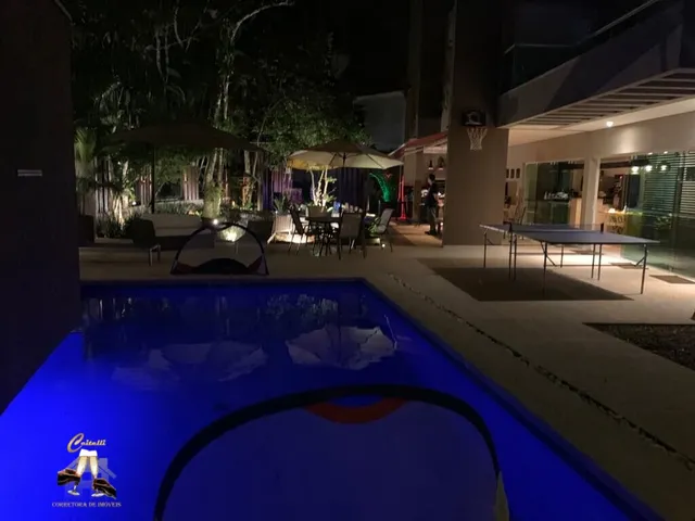 Imagem: A casa possui 4 Dormitórios, 4 Suítes, 6 Banheiros, 6