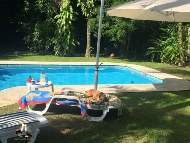 Imagem: A casa em condomínio possui 5 Dormitórios, 3 Suítes, 4