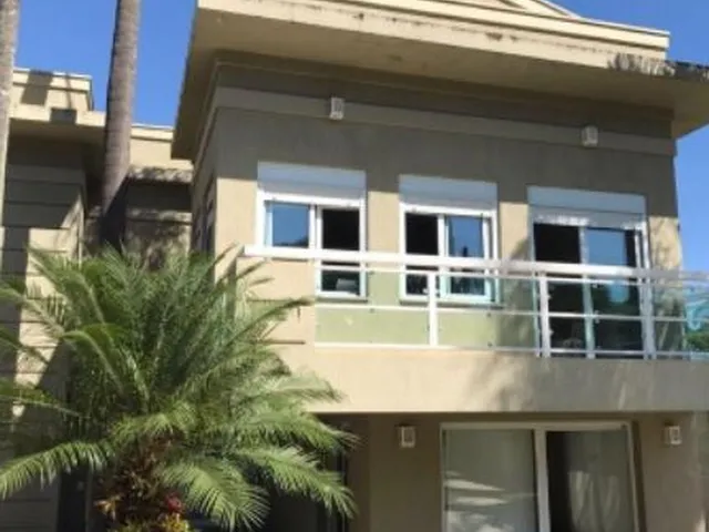 Imagem: A casa em condomínio possui 3 Dormitórios, 3 Suítes, 6