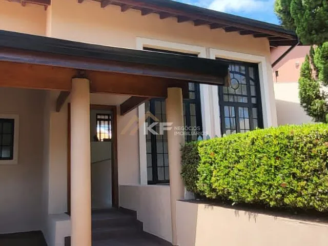 Imagem: A casa possui 3 Dormitórios, 1 Suíte, 4 Banheiros, 4