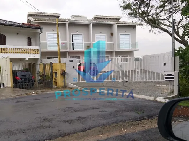 Imagem: A casa possui 3 Dormitórios, 1 Suíte, 1 Banheiro, 2 Vagas