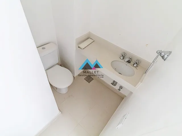 Imagem 7: Excelente Casa Triplex com 4 suítes, 436 m², toda reformada, à venda no Condomínio