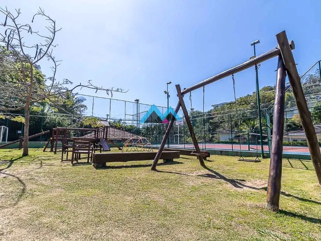 Imagem 10: Excelente Casa Triplex com 4 suítes, 436 m², toda reformada, à venda no Condomínio