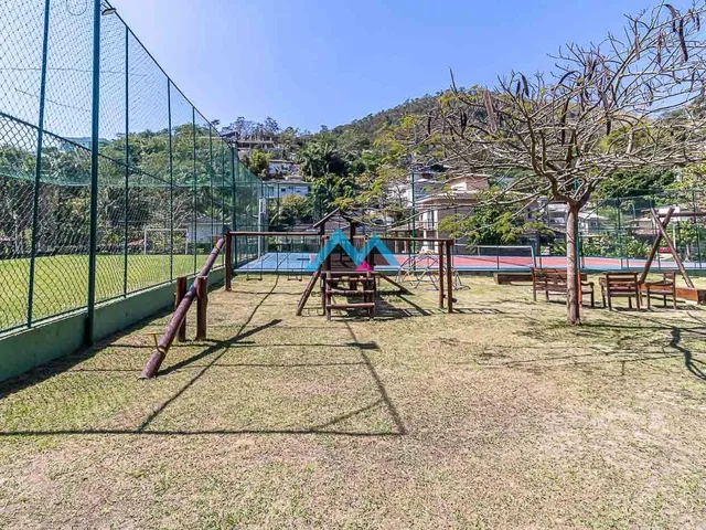 Imagem 5: Excelente Casa Triplex com 4 suítes, 436 m², toda reformada, à venda no Condomínio