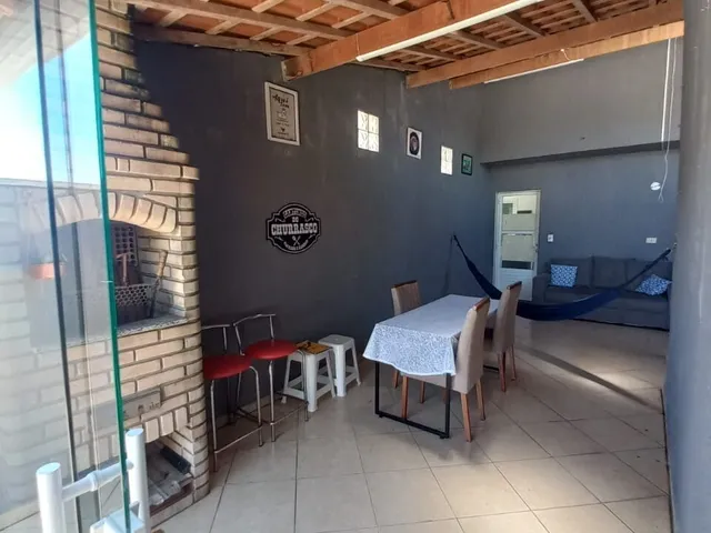 Imagem: O apartamento possui 4 Dormitórios, 1 Suíte, 2 Banheiros,
