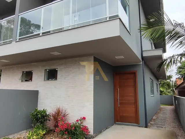 Imagem: A casa possui 2 Dormitórios, 2 Suítes, 1 Banheiro, 2