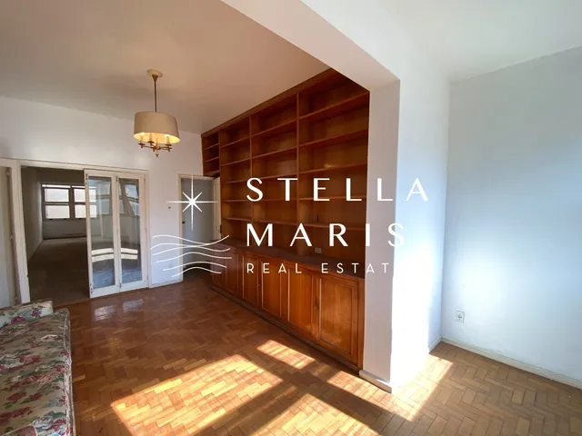 Imagem 1: Copacabana, Excelente Apartamento para Reforma com 3 Quartos para Venda em Boa