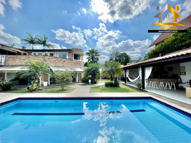 Imagem: A casa em condomínio possui 4 Dormitórios, 4 Suítes, 7