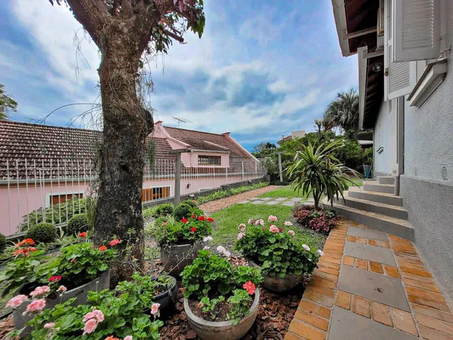 Imagem 5: Casa com 05 Dormitórios no Bairro Hamburgo Velho