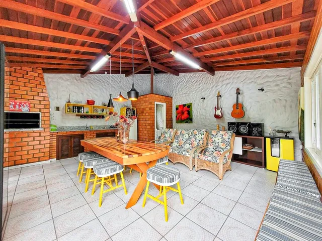 Imagem 12: Casa com 05 Dormitórios no Bairro Hamburgo Velho