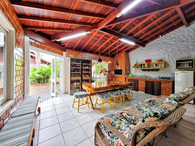 Imagem 13: Casa com 05 Dormitórios no Bairro Hamburgo Velho