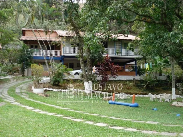 Imagem: A fazenda possui 4 Dormitórios, 2 Suítes e está