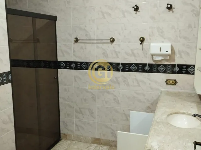 Imagem 3: Casa à venda no Centro de Jacareí-SP: 5 quartos, 3 suítes, 300m². Conforto
