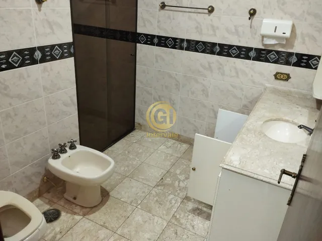 Imagem 12: Casa à venda no Centro de Jacareí-SP: 5 quartos, 3 suítes, 300m². Conforto