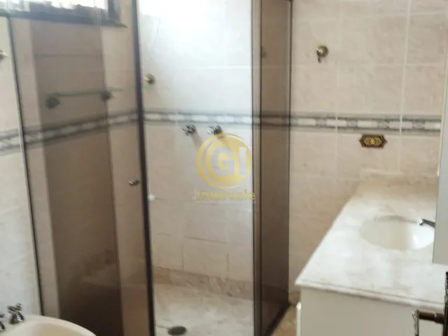 Imagem 13: Casa à venda no Centro de Jacareí-SP: 5 quartos, 3 suítes, 300m². Conforto