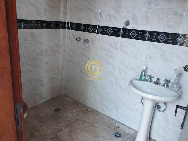 Imagem 2: Casa à venda no Centro de Jacareí-SP: 5 quartos, 3 suítes, 300m². Conforto