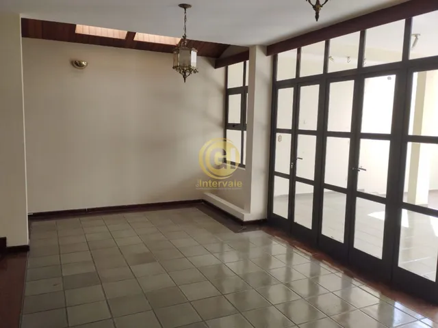 Imagem 4: Casa à venda no Centro de Jacareí-SP: 5 quartos, 3 suítes, 300m². Conforto
