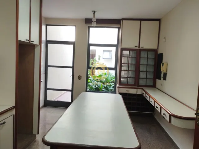Imagem 5: Casa à venda no Centro de Jacareí-SP: 5 quartos, 3 suítes, 300m². Conforto