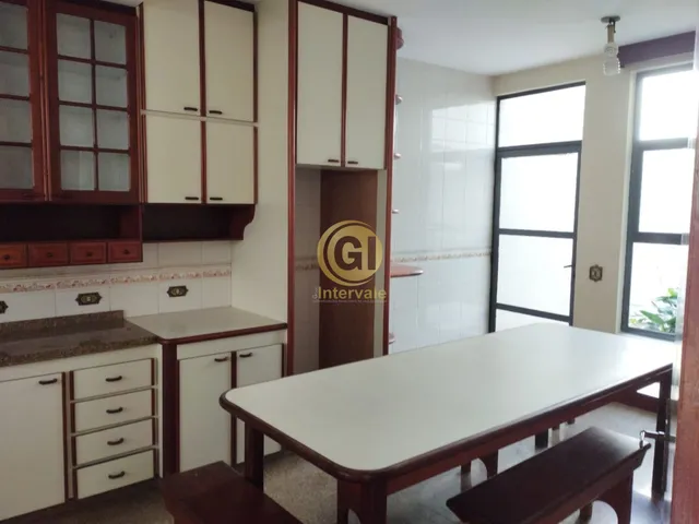 Imagem 15: Casa à venda no Centro de Jacareí-SP: 5 quartos, 3 suítes, 300m². Conforto
