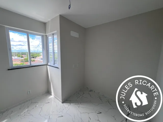 Imagem 2: Apartamento À Venda no Ed. Cetro Home - Av. Ernestino Borges