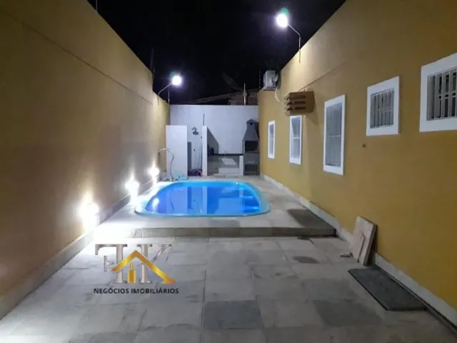 Imagem: A casa possui 4 Dormitórios, 2 Suítes, 4 Banheiros, 1