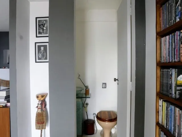 Imagem 8: Apartamento cobertura medindo 240 m², dividido em 4 quartos, duas...