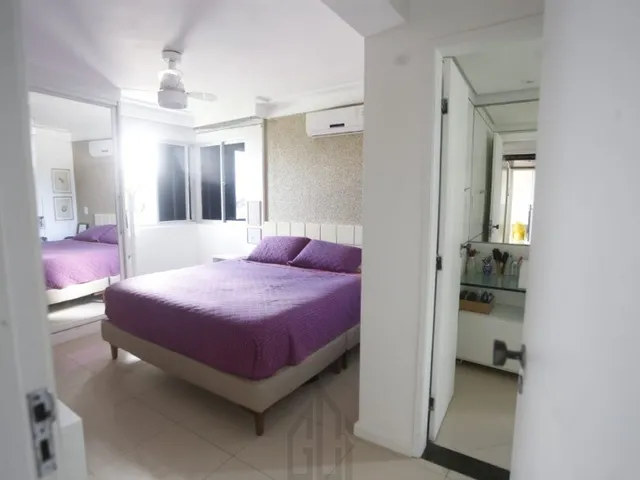 Imagem 16: Apartamento cobertura medindo 240 m², dividido em 4 quartos, duas...