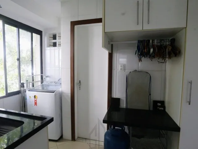 Imagem 3: Apartamento cobertura medindo 240 m², dividido em 4 quartos, duas...
