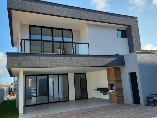 Imagem: A casa possui 4 Dormitórios, 4 Suítes, 5 Banheiros, 2 Vagas