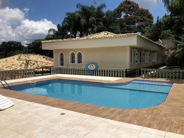 Imagem: A casa em condomínio possui 4 Dormitórios, 2 Suítes, 5
