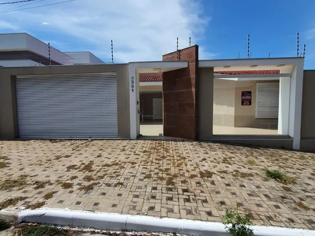 Imagem 1: Casa com piscina