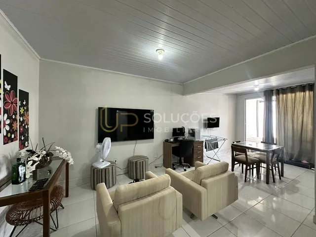 Imagem: Casa 2 Quartos, Reformada Recente, Lote