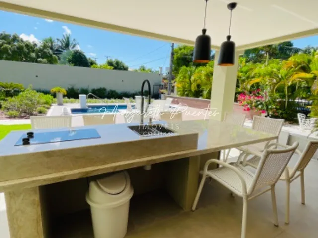 Imagem 2: Casa belíssima à venda, nascente, reformada, 4 suítes sendo a master bem ampla, em