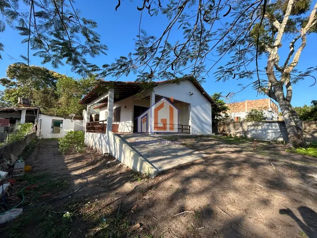 Imagem: A casa possui 3 Dormitórios, 1 Suíte, 1 Banheiro, 3 Vagas