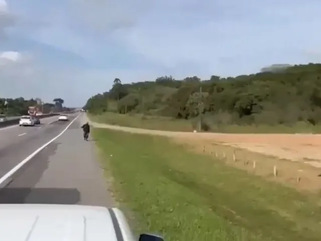 Imagem 10: Terreno industrial a venda em São José, SC, compactado, junto a BR101 e toda