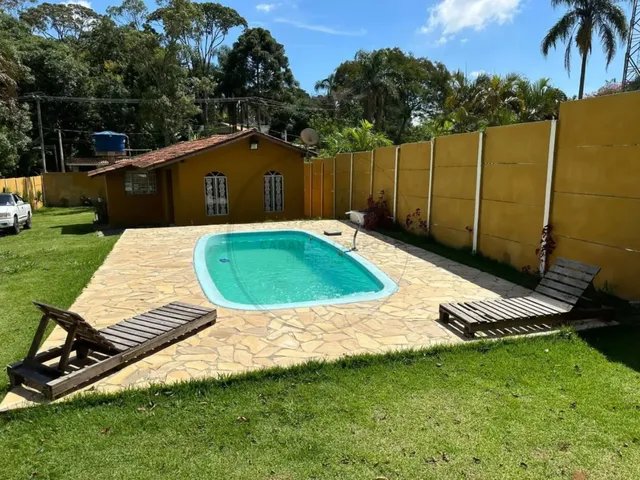 Imagem 1: Chácara à venda em localização privilegiada: 3 Quartos, 1 Suite, 2 Salas, 2