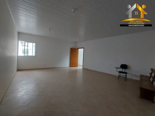 Imagem: A loja possui 2 Banheiros, 33m² de Área Privada e está