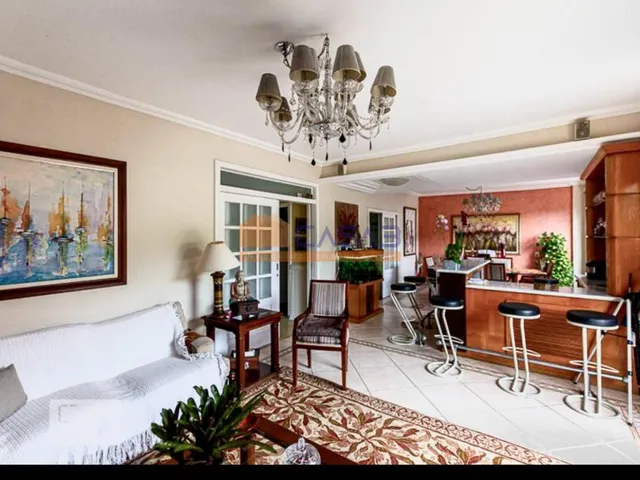 Imagem: A casa possui 4 Dormitórios, 3 Suítes, 5 Banheiros, 3