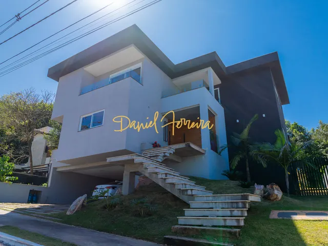 Imagem: Casa Moderna com Vista para as Montanhas
