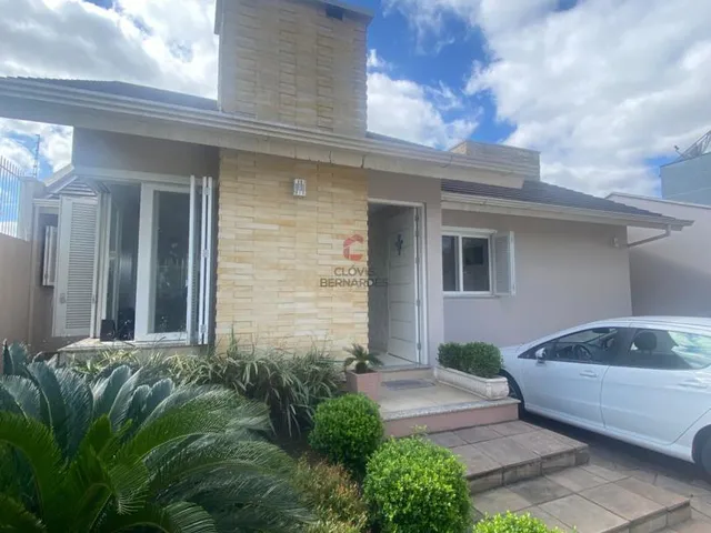 Imagem: A casa possui 3 Dormitórios, 1 Suíte, 2 Banheiros, 2