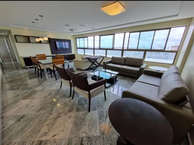 Imagem: O apartamento possui 4 Dormitórios, 3 Suítes, 1 Banheiro,