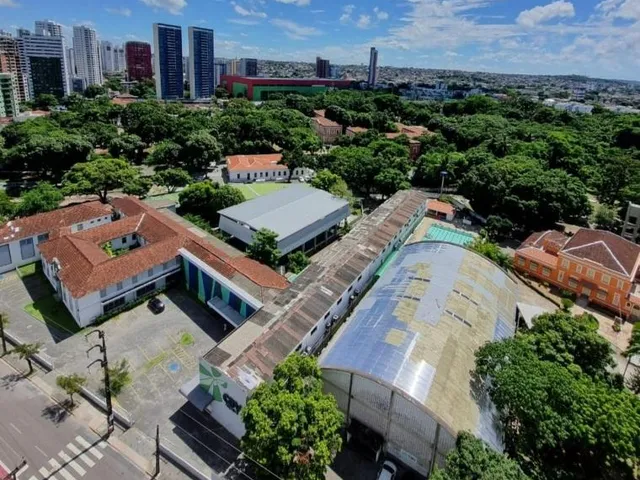 Imagem: O apartamento possui 4 Dormitórios, 3 Suítes, 1 Banheiro,