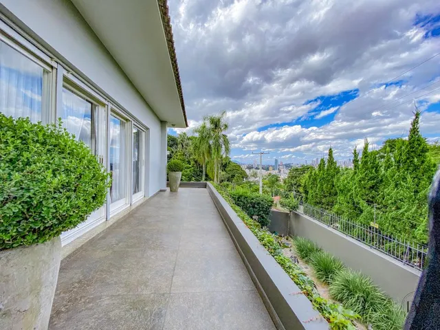 Imagem 3: Casa com 4 Suítes