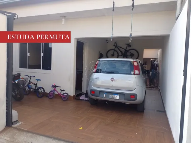 Imagem: A casa possui 2 Dormitórios, 1 Banheiro, 2 Vagas na
