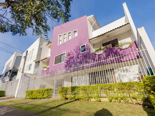 Imagem: A casa possui 3 Dormitórios, 1 Suíte, 4 Banheiros, 2