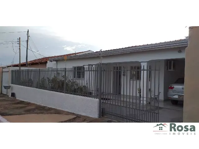 Imagem: A casa possui 3 Dormitórios, 1 Suíte, 2 Banheiros, 1 Vaga