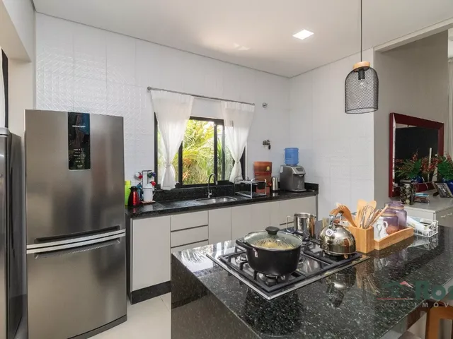 Imagem 4: Casa Térrea Porteira Fechada com 3 Quarto(s), sendo 2 Suítes e piscina, próximo ao