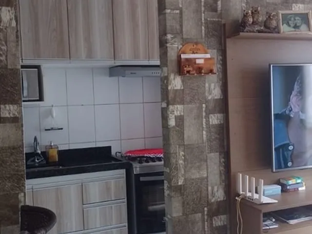 Imagem: O apartamento possui 2 Dormitórios, 1 Banheiro, 1 Vaga na